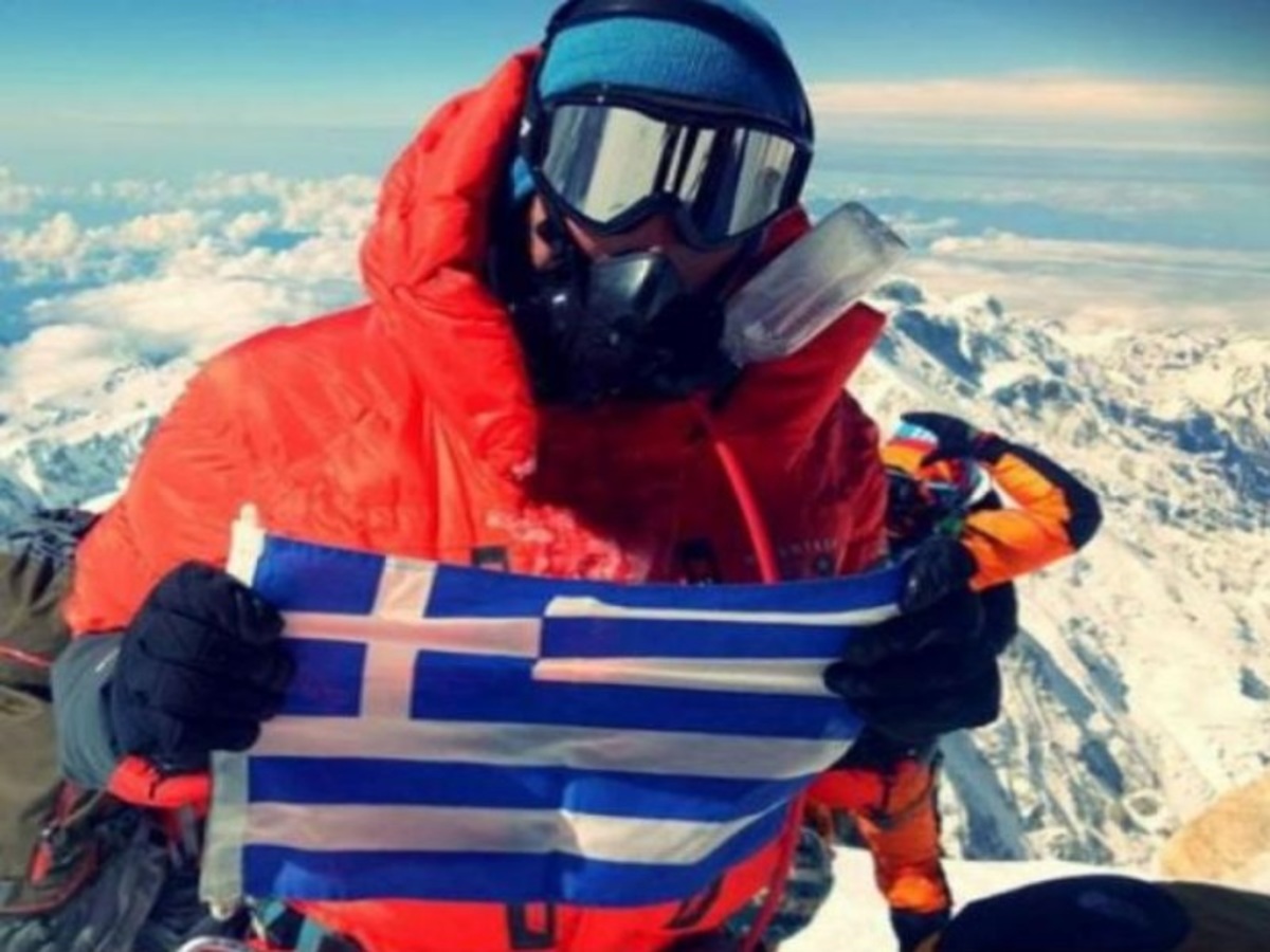 Η γαλανόλευκη στην κορυφή των Ιμαλαΐων! Ο Έλληνας αστυνομικός που την κατέκτησε [pics,vid]
