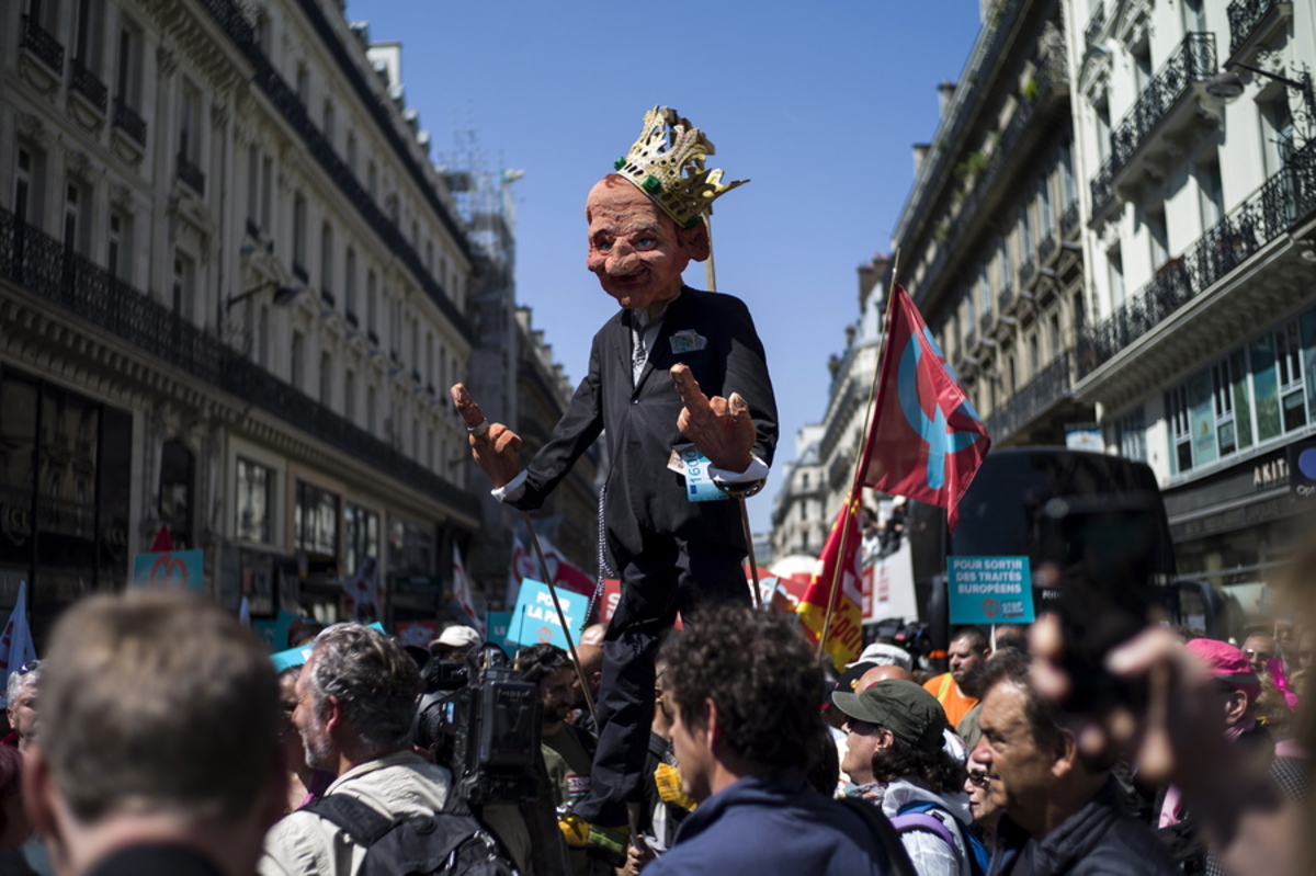 Γαλλία: Δεκάδες χιλιάδες διαδηλωτές χαλάνε το… πάρτι για τον ένα χρόνο του Μακρόν [pics, vid]