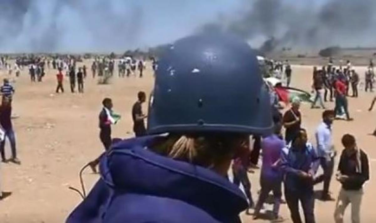 Είδε τον χάρο με τα μάτια της! Η σοκαριστική στιγμή που δημοσιογράφος στη Γάζα αποφεύγει τη σφαίρα ελεύθερου σκοπευτή![vid]