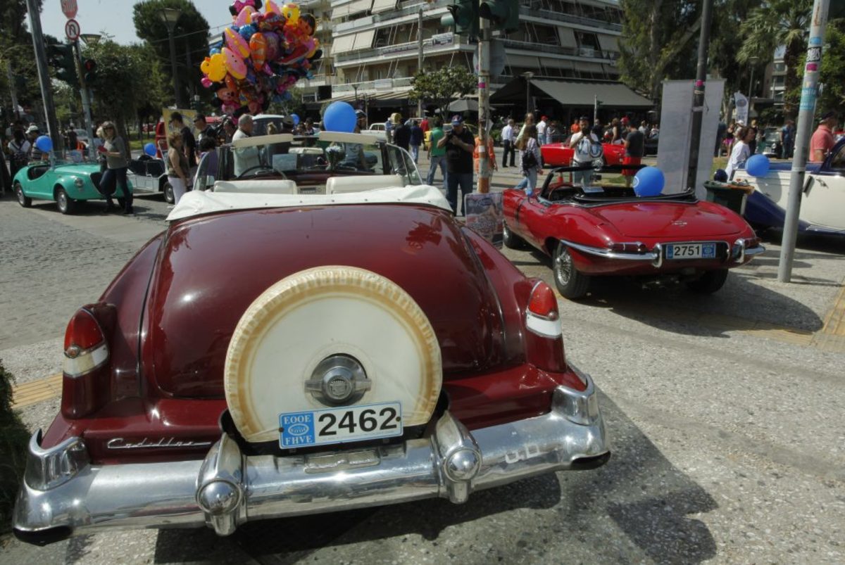 Πρωτομαγιά με… κούκλες αντίκες στην Γλυφάδα!