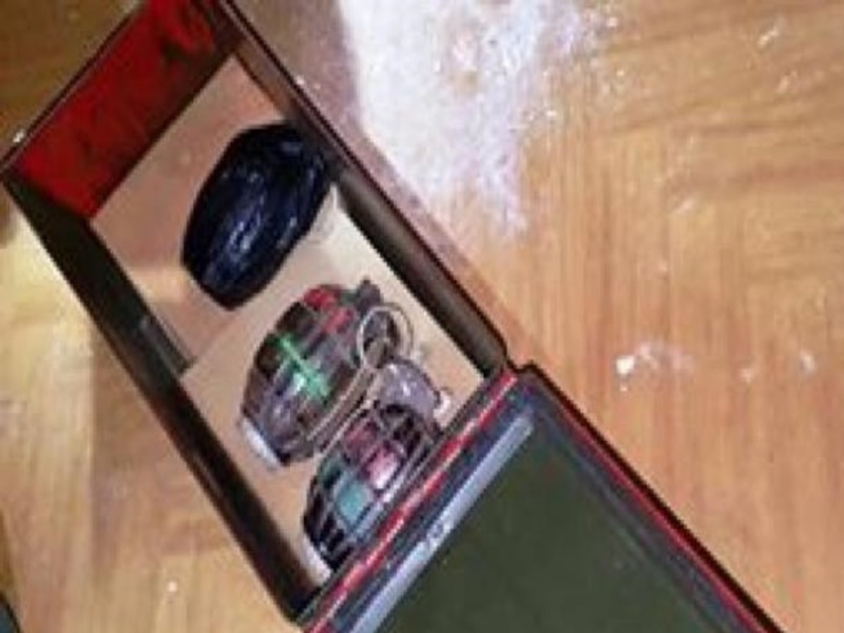 Θεσσαλονίκη: Καρέ – καρέ η εξουδετέρωση χειρομβομβίδων σε διαμέρισμα