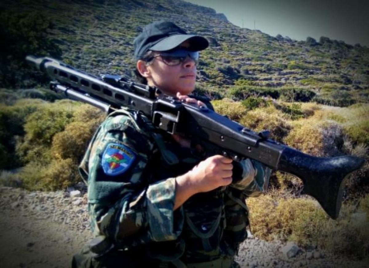Ικαριώτισσα, Sniper με “φαρμακερό” σημάδι, και…βαρύ χέρι: Αυτή ειναι η πρώτη γυναίκα εθνοφύλακας