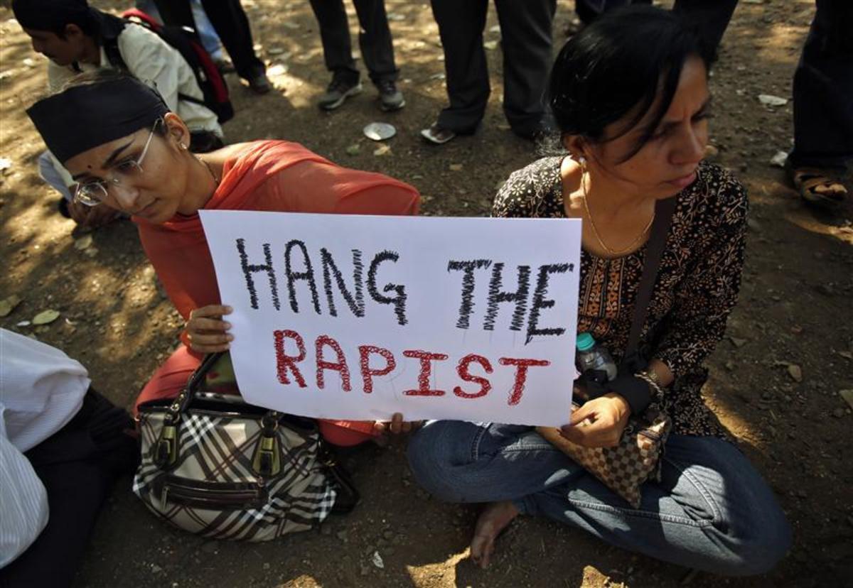 Ινδία: 22 συλλήψεις για 3 υποθέσεις βιασμών – Μάχη για να κρατηθεί στην ζωή δίνει 17χρονη
