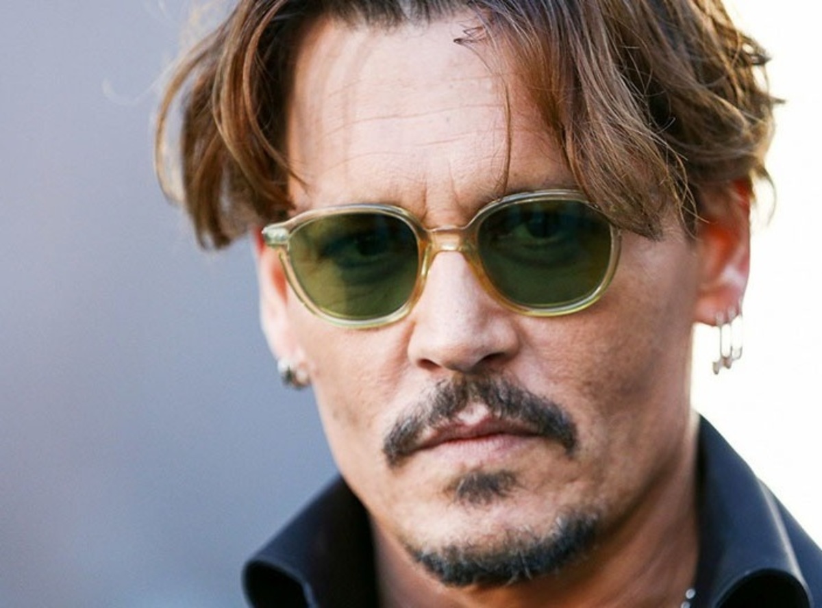 Johnny Depp: «Σκουπίζαμε το πρόσωπό του από τα ναρκωτικά στα club»!