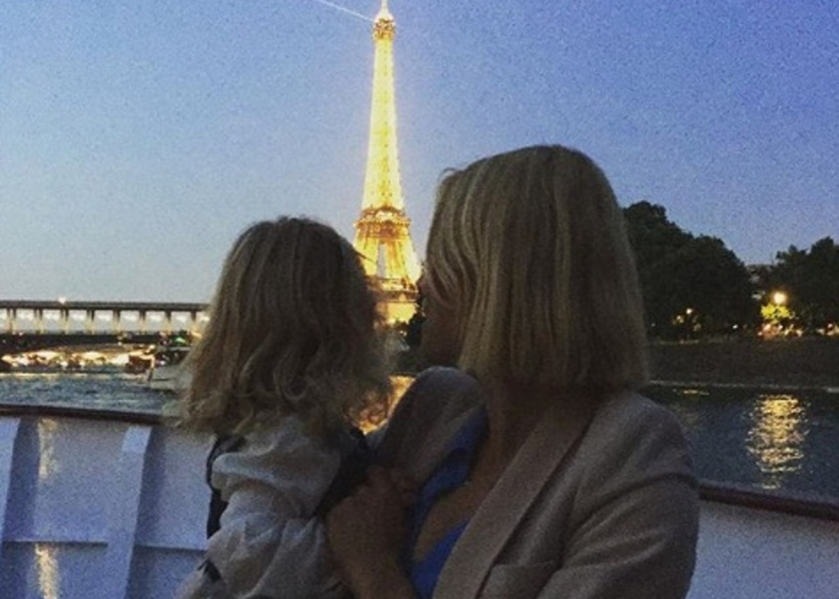 Βίκυ Καγιά: Απόδραση στο Παρίσι με την κόρη της! [pics]