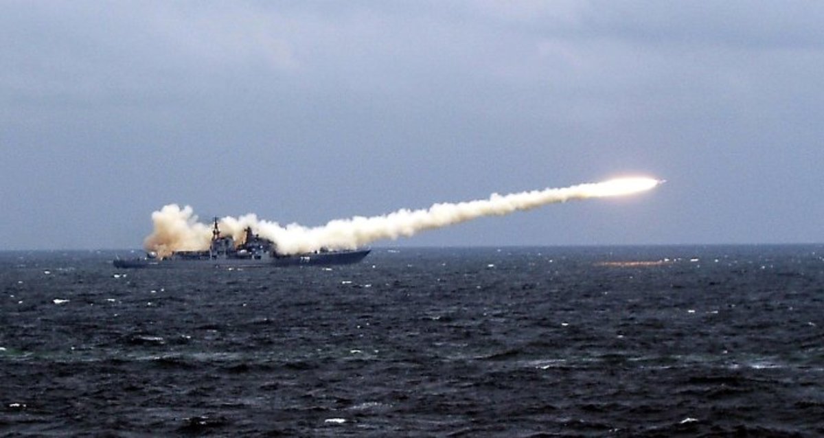 Αυτοί είναι οι πύραυλοι που συνοδεύουν τα πολεμικά πλοία που στέλνει o Πούτιν στη Μεσόγειο[vid]