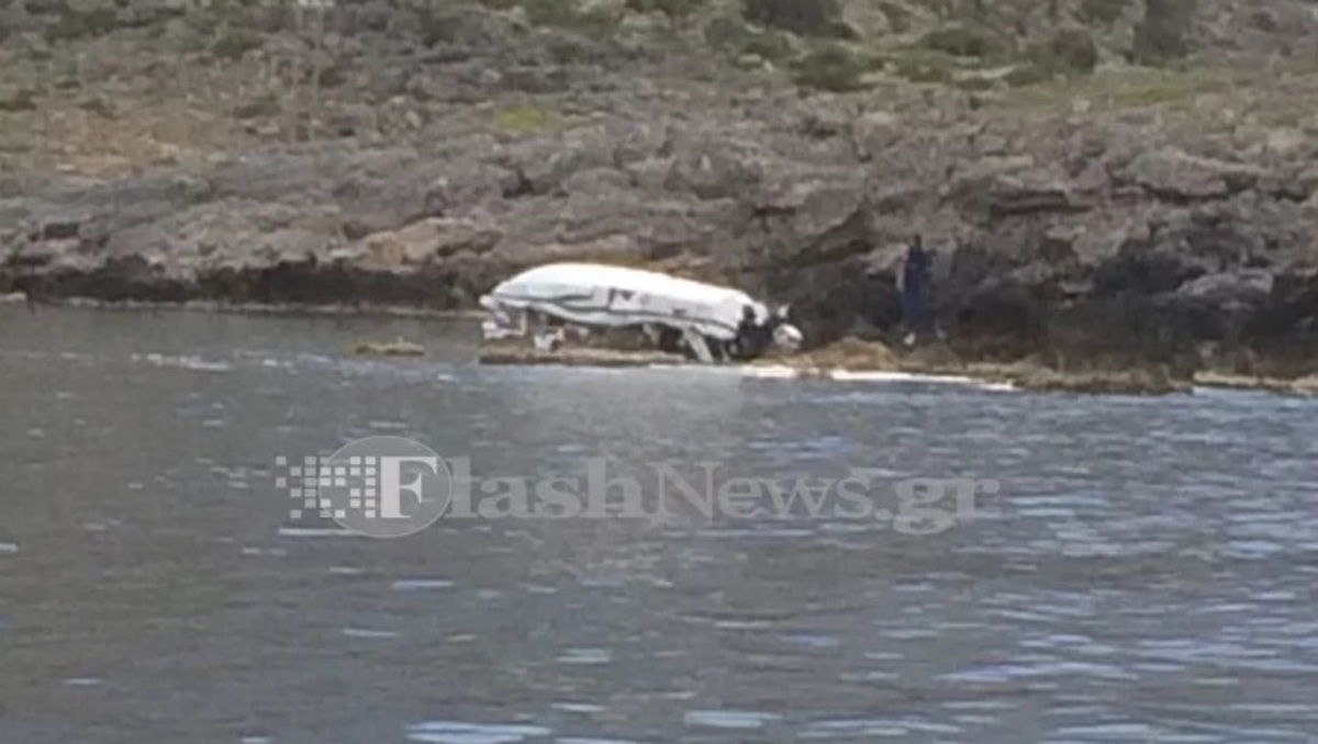 Τραγωδία στην Κρήτη: Σκάφος "έπεσε" στα βράχια! Τρεις νέοι νεκροί - 1 τραυματίας [pics]