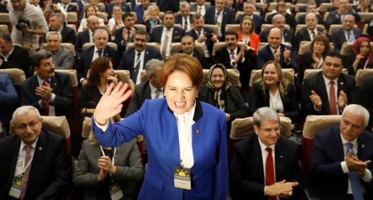 Μεράλ Ακσενέρ: H “Γκρίζα Λύκαινα” που θέλει να “εξοντώσει” τον Ερντογάν