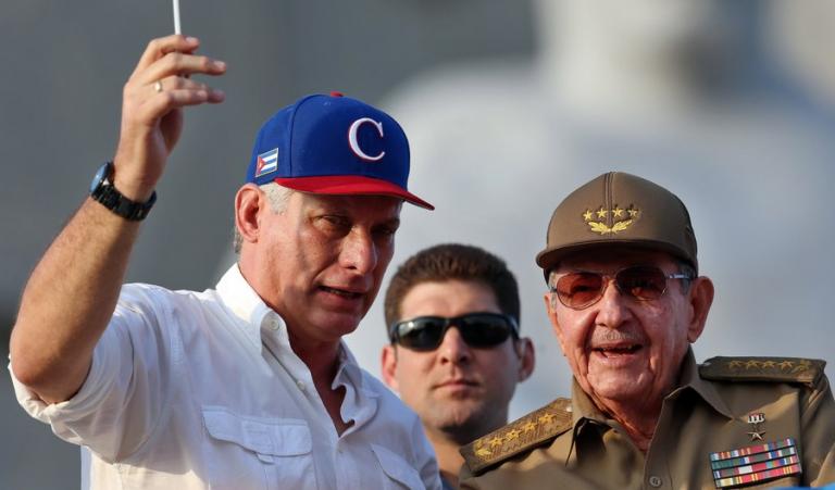 Κούβα: Στο πλευρό του Μιγκέλ Ντίας ο Ραούλ Κάστρο στην μεγάλη συγκέντρωση για την Εργατική Πρωτομαγιά [pics]