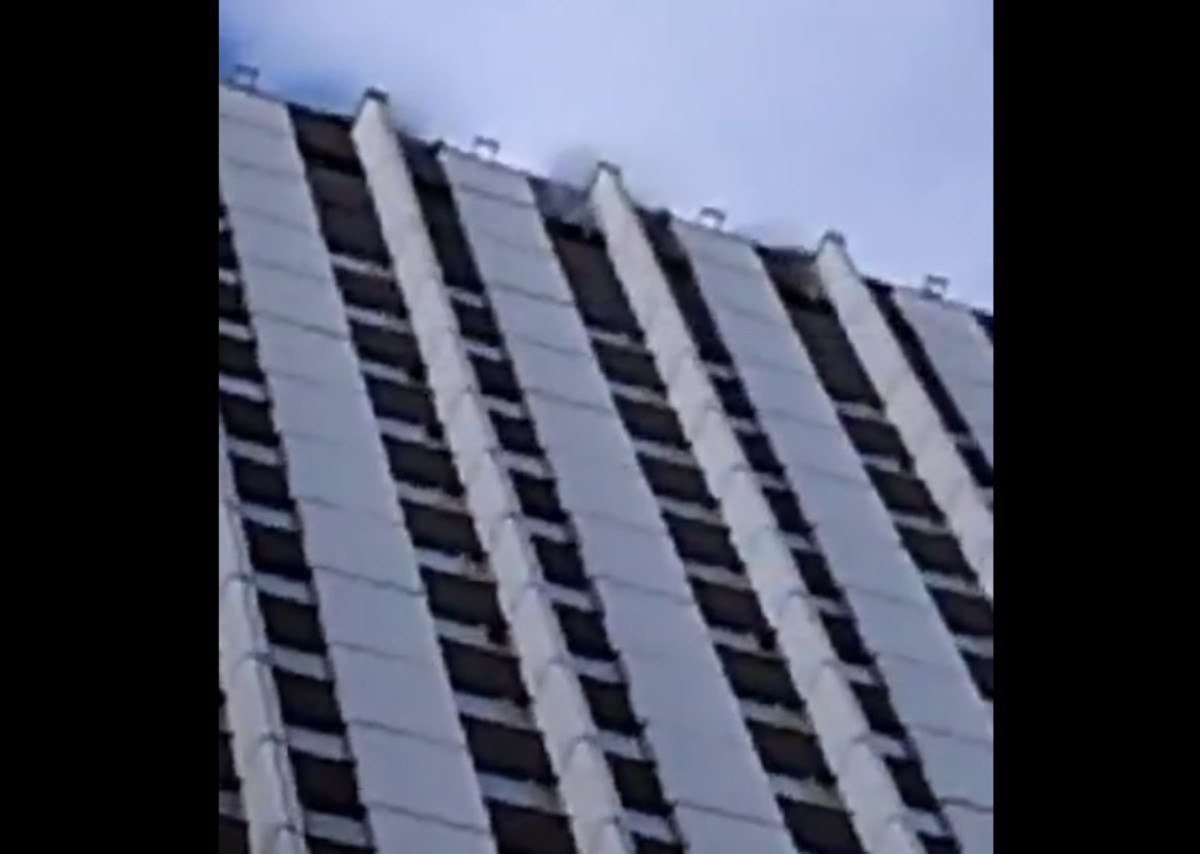 Φωτιά σε ξενοδοχείο 30 ορόφων στην Μόσχα [vid]
