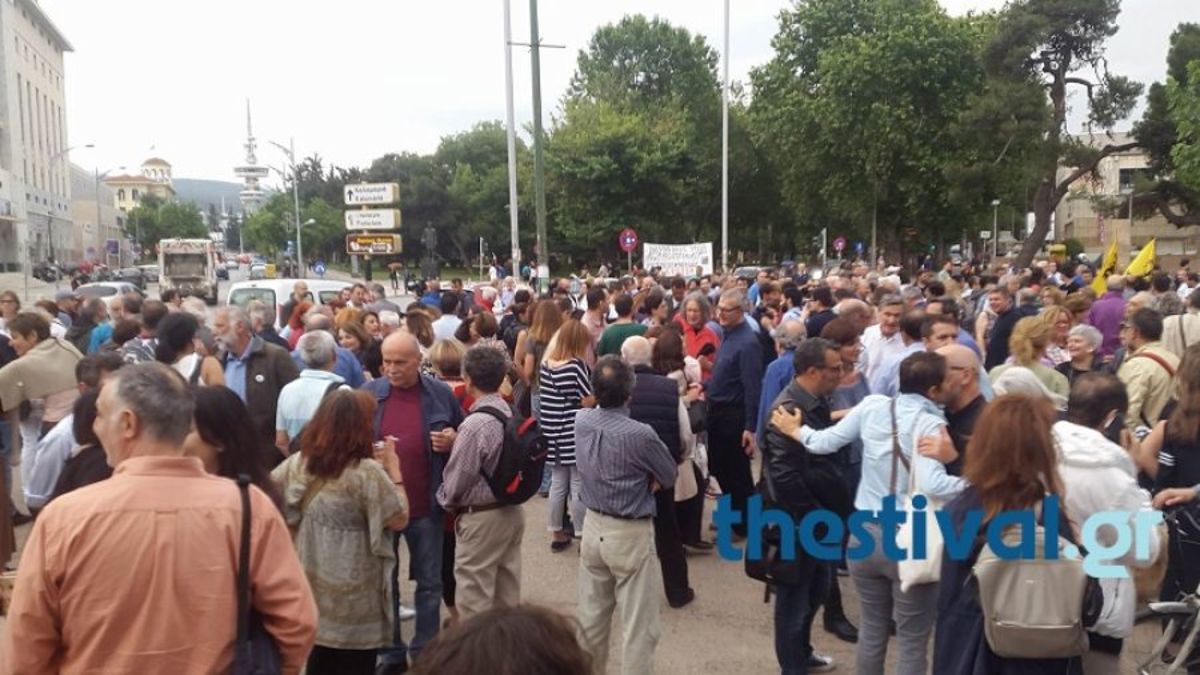 Συγκέντρωση συμπαράστασης στον Γιάννη Μπουτάρη στον Λευκό Πύργο [vid]