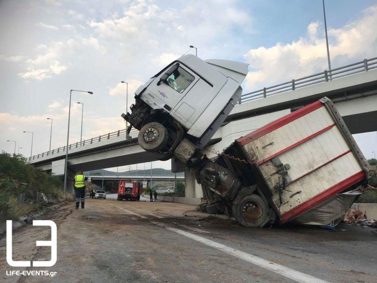 Θεσσαλονίκη: Εκτροπή νταλίκας στην Εγνατία Οδό [vid]