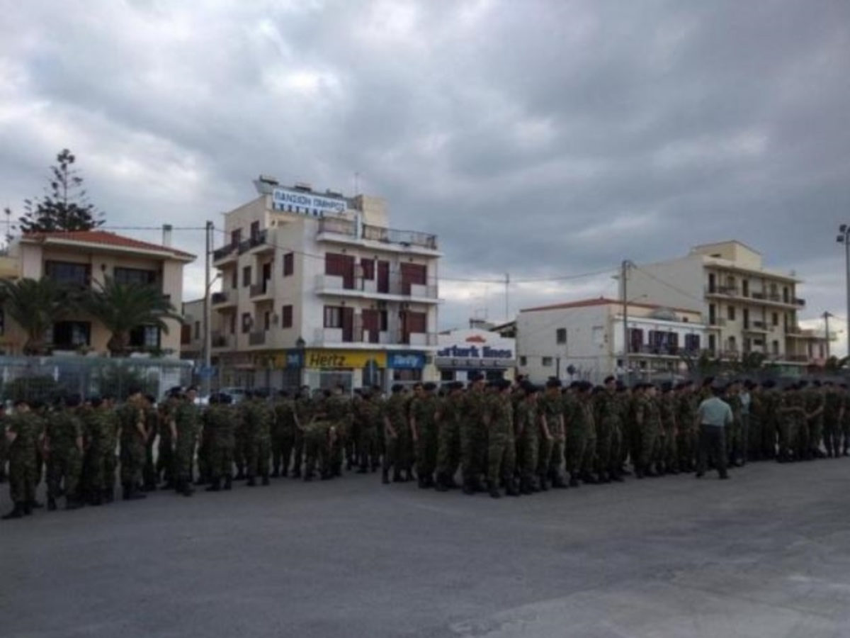 Το’πε και το έκανε ο Ταξίαρχος της Χίου: “Απόβαση” νεοσύλλεκτων στις Οινούσσες [vid]