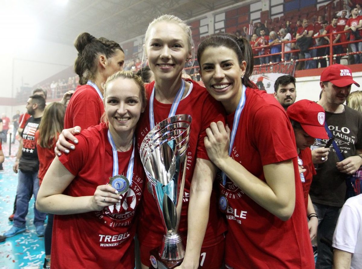 Ολυμπιακός: Ιστορική φιέστα! Αποθέωση για το τριπλ κράουν [vid]