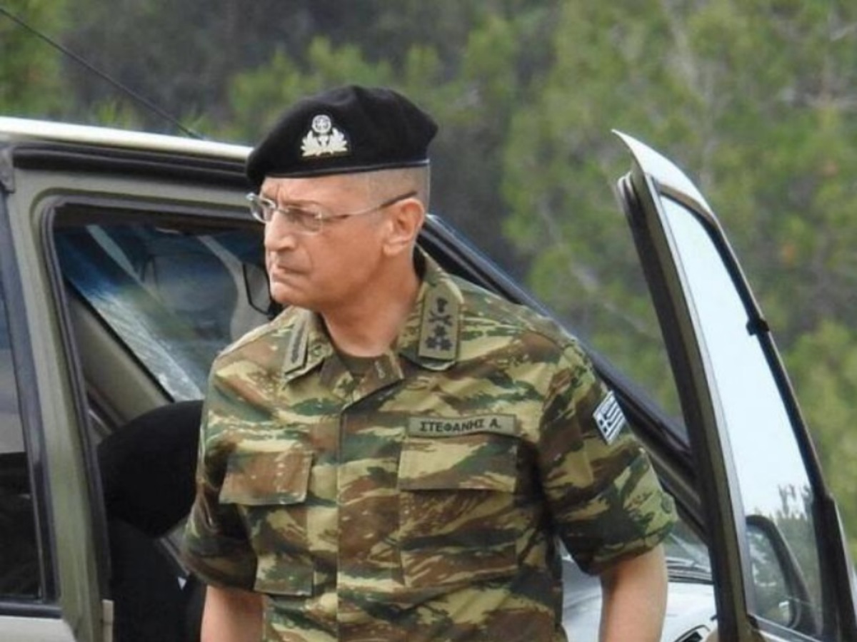 Α/ΓΕΣ: Παρασημοφόρησε στρατιώτη για την αφοσίωσή του