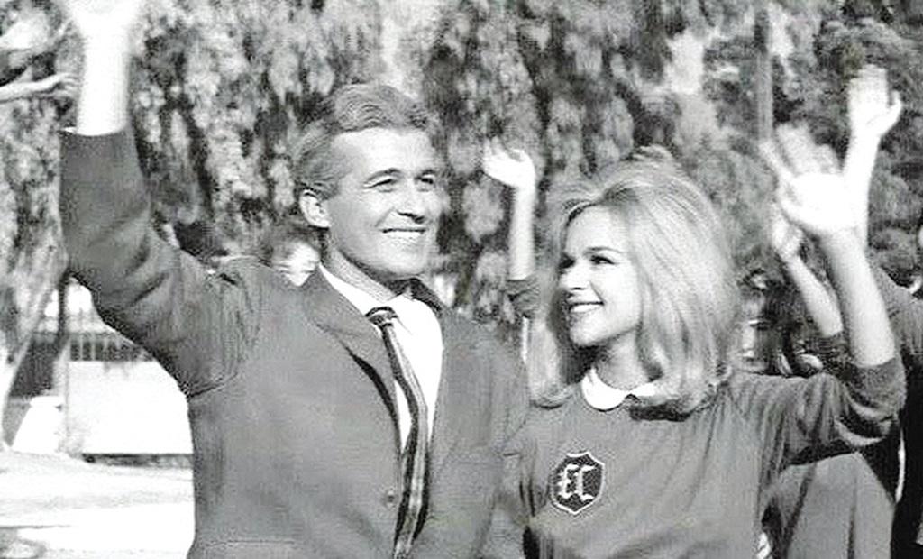 Χτυποκάρδια στο θρανίο: Επιστρέφουν 56 χρονια μετά και αυτοί είναι οι πρωταγωνιστές…