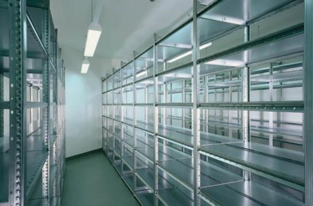 Ασύλληπτο! 25χρονη υπάλληλος πέθανε όταν καταπλακώθηκε από ράφια!