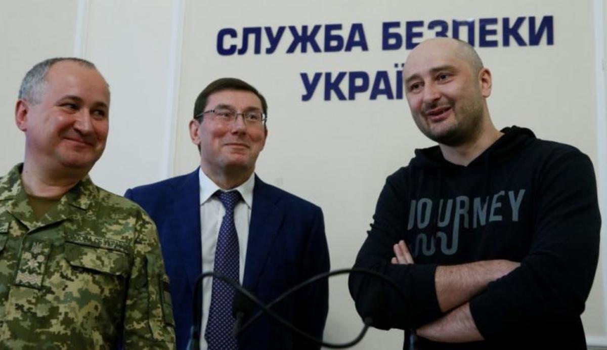 Κρεμλίνο: Περίεργο που είναι ζωντανός ο «δολοφονημένος» Ρώσος δημοσιογράφος