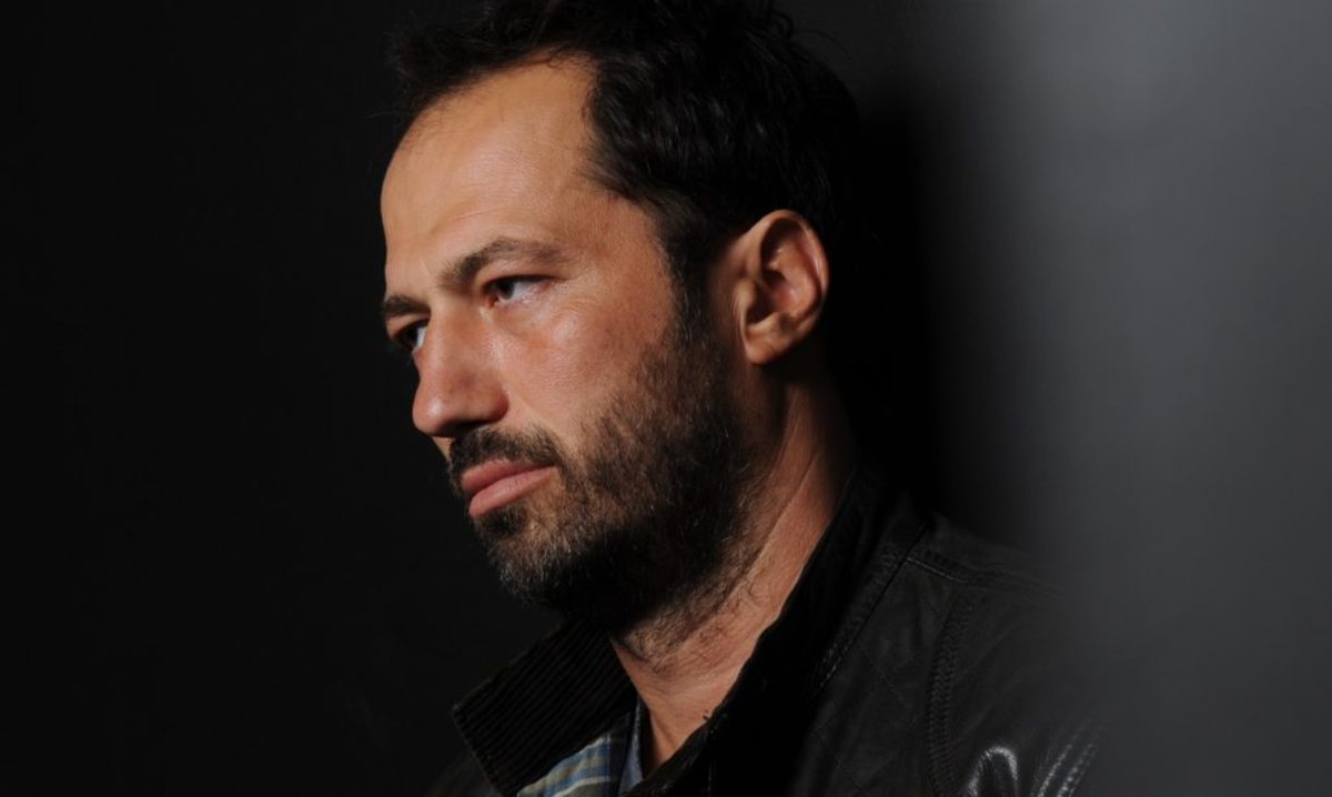 Δημήτρης Σειρηνάκης: «Το 60% της showbiz έχει περάσει από το γραφείο και από γυρίσματα»