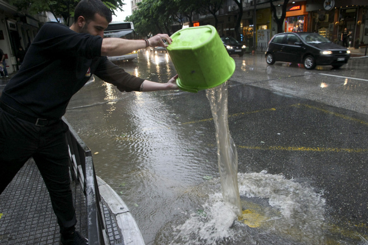 Θεσσαλονίκη: “Πόλεμος” για τις πρόσφατες πλημμύρες – “Καλύτερα να μασάει παρά να μιλάει” [pics]