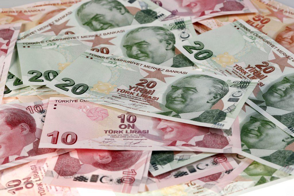 Τουρκία: Αυξήθηκε ο πληθωρισμός τον Απρίλιο – Σε ιστορικά χαμηλό επίπεδο υποχώρησε η τουρκική λίρα