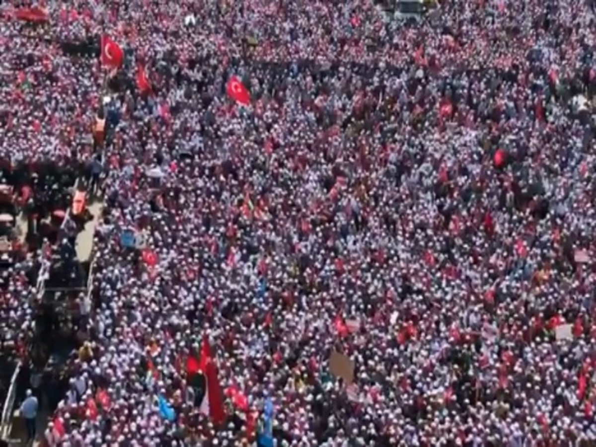 Λαοθάλασσα στο Γενίκαπι! Περίπου 500.000 διαδηλωτές υπέρ της Παλαιστίνης [vids]