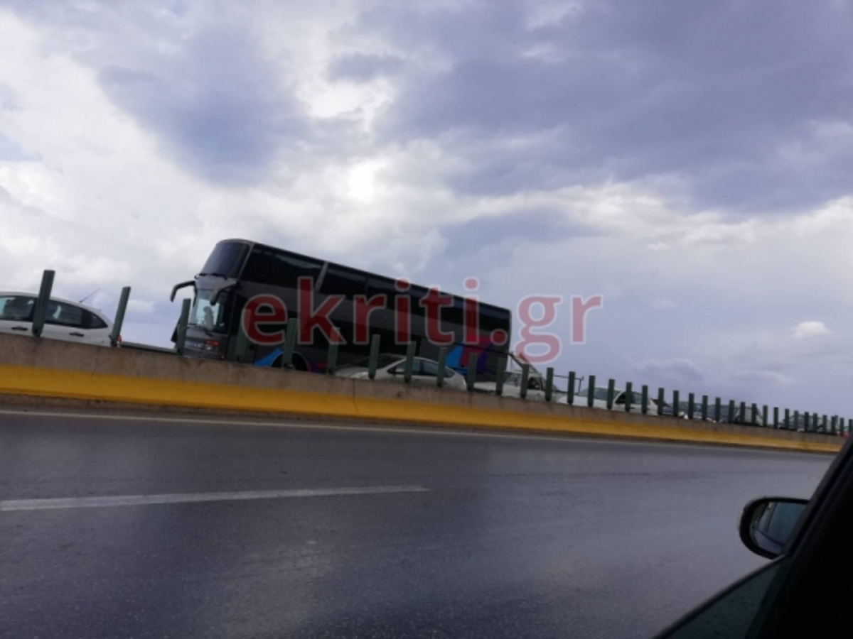 Κρήτη: Καραμπόλα 7 αυτοκινήτων στον ΒΟΑΚ – Κυκλοφοριακό χάος στο σημείο [pics]