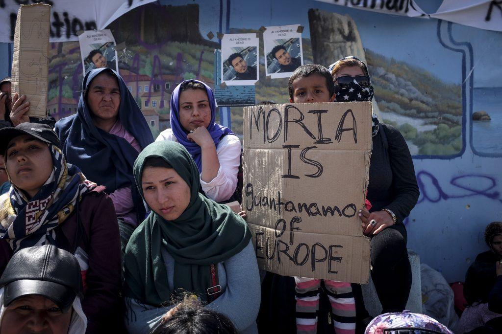 Μυτιλήνη: Γιορτή στο κέντρο της Μόριας για το τέλος του Ραμαζανιού – Ένα δώρο σε κάθε προσφυγόπουλο!