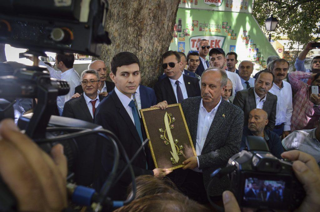 Κομοτηνή: Μηνύματα στον Ιντζέ – Οι λεπτομέρειες της επίσκεψης που πρόσεξαν τουρκικά ΜΜΕ [pics, vid]