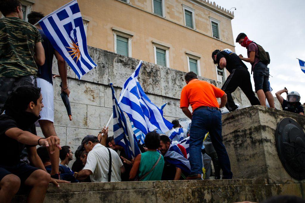 Επεισόδια στο συλλαλητήριο για τη Μακεδονία στο Σύνταγμα