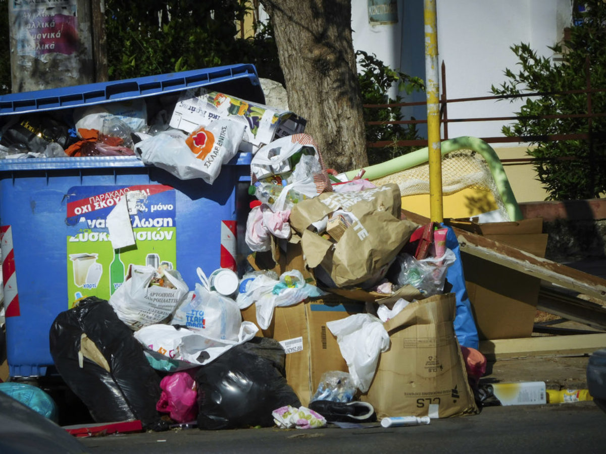 Κέρκυρα: Καθαρίζουν το νησί από τόνους σκουπιδιών – Στους δρόμους τα απορριμματοφόρα!