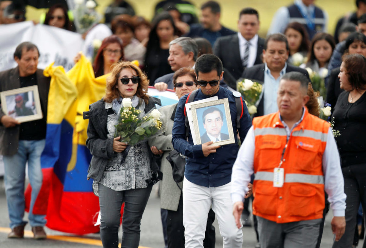 Σπαραγμός στις κηδείες των μελών της δημοσιογραφικής αποστολής που απήχθησαν και δολοφονήθηκαν από την οργάνωση FARC