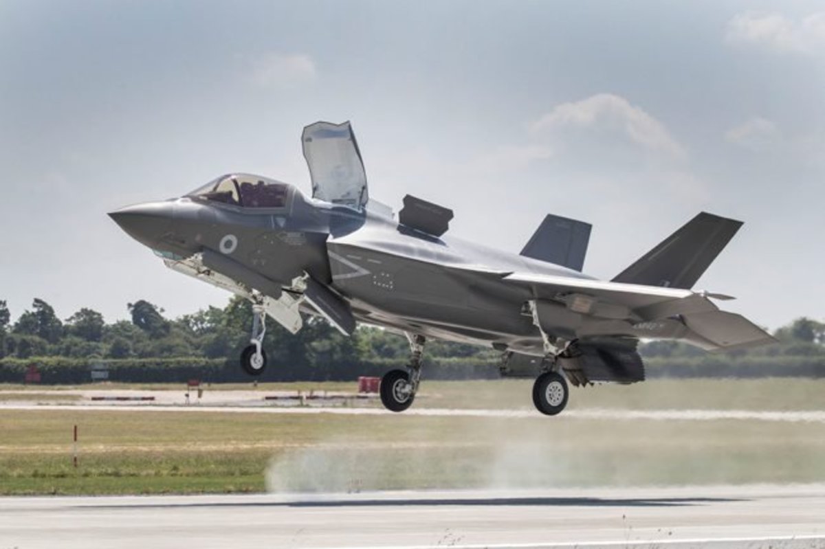 Βρετανία: Τα υπερμαχητικά F-35 εν δράσει! [vid]