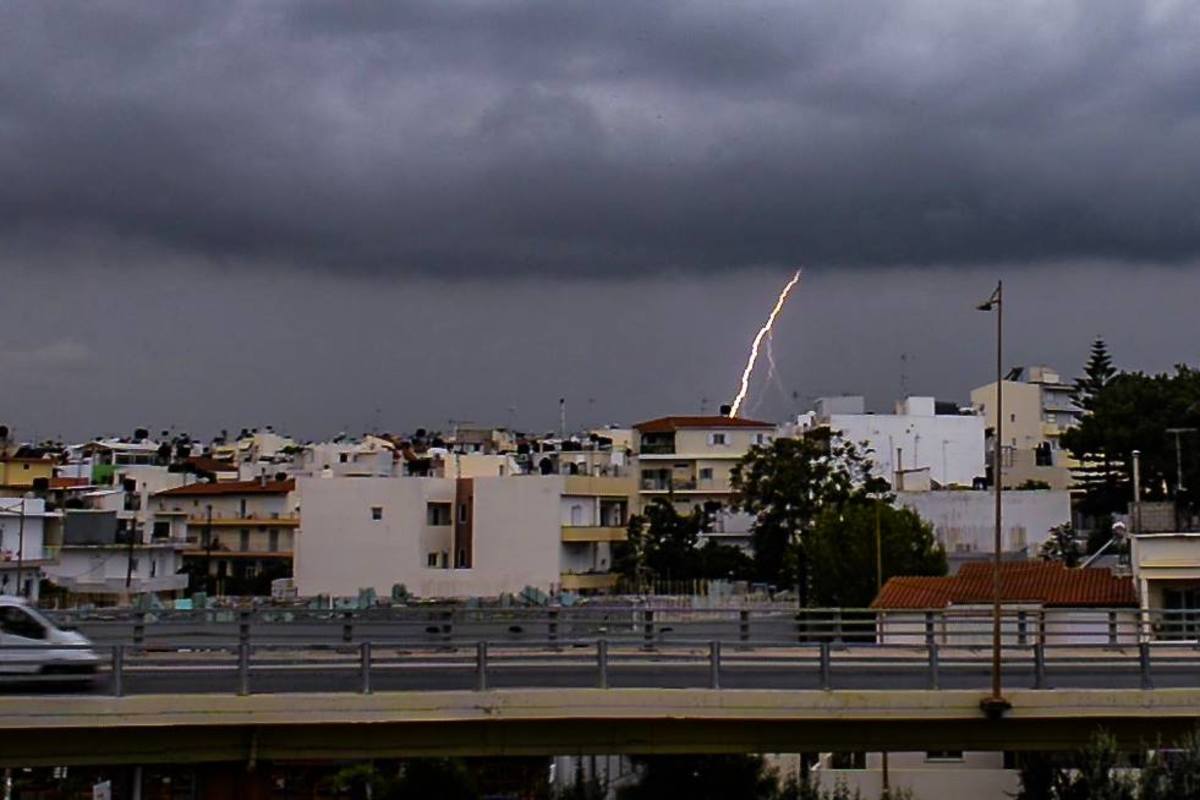 Κεραυνοί και βροχή στην Κρήτη [pics, vid]