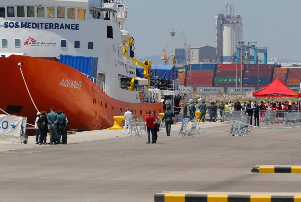 Ιταλία: Δεν δέχεται πλοίο που διέσωσε εκατοντάδες μετανάστες