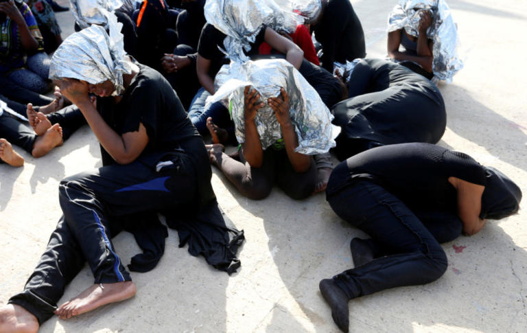 Λιβύη-Πρόσφυγες: Τρία βρέφη πνίγηκαν, άλλοι 100 άνθρωποι αγνοούνται στα ανοικτά των ακτών