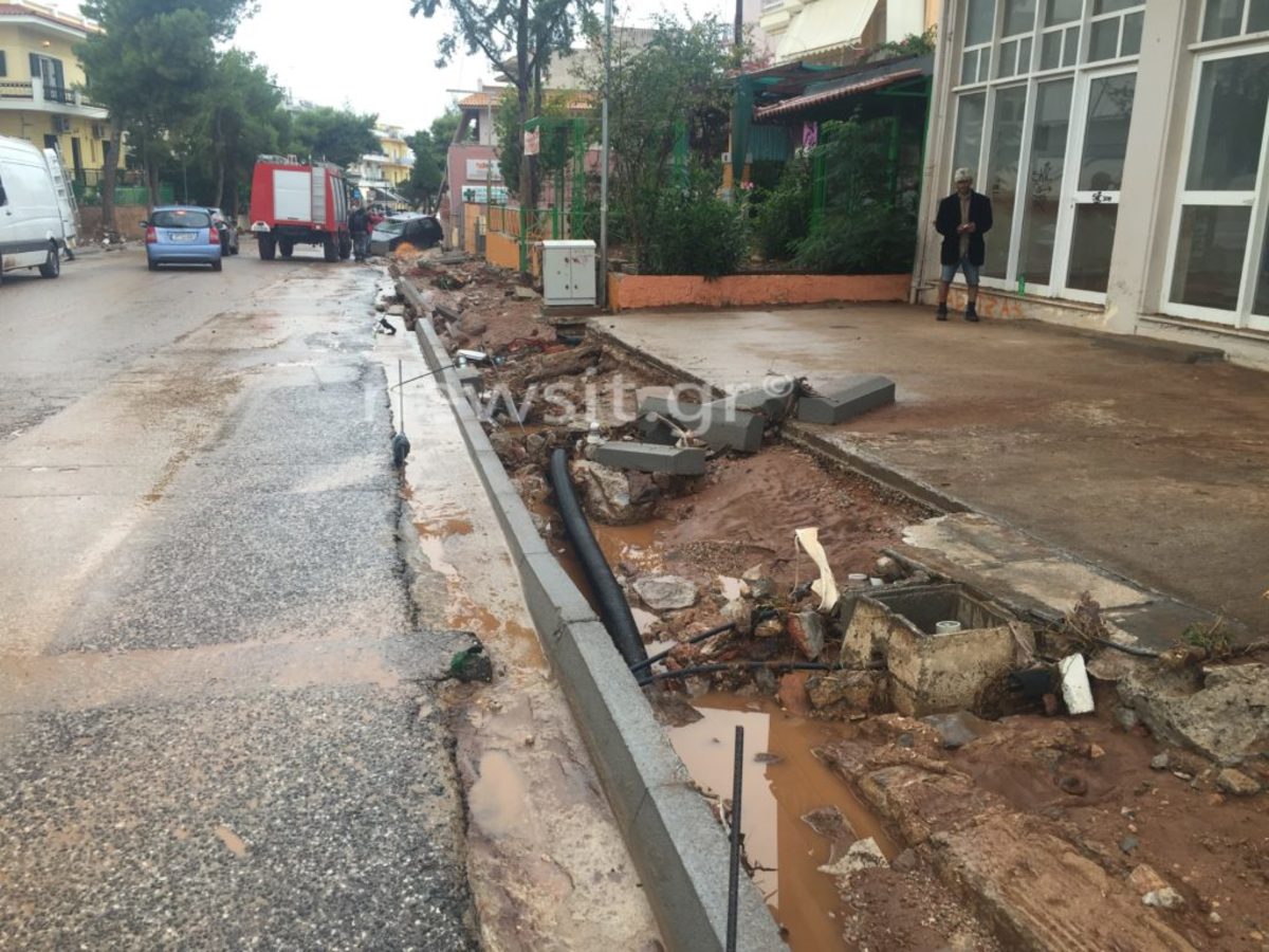 Πλημμύρες στη Μάνδρα – Ο μέχρι στιγμής απολογισμός – Άνοιξαν οι δρόμοι