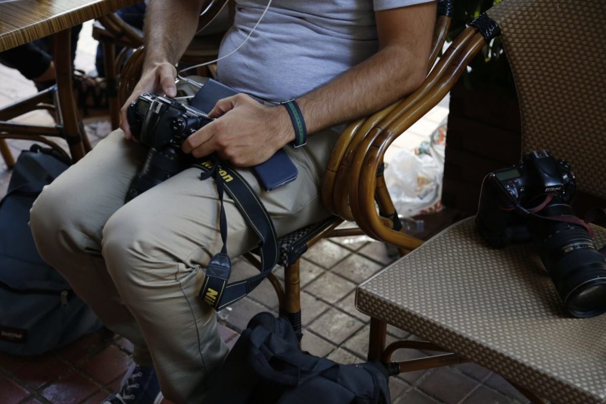 Απ’ τη χαρά στον θρήνο: Γνωστός φωτογράφος ξεψύχησε σε γάμο στην Καρδίτσα