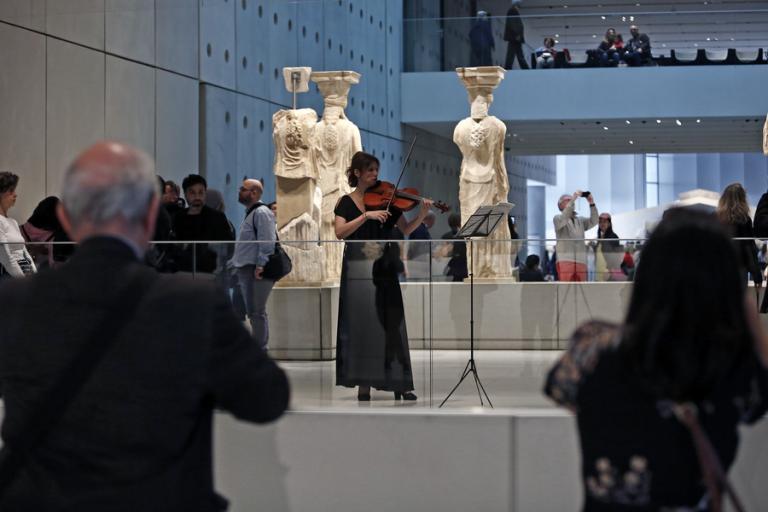 Γενέθλια σήμερα για το Μουσείο Ακρόπολης – Πόσους επισκέπτες δέχτηκε μέσα στο 12μηνο