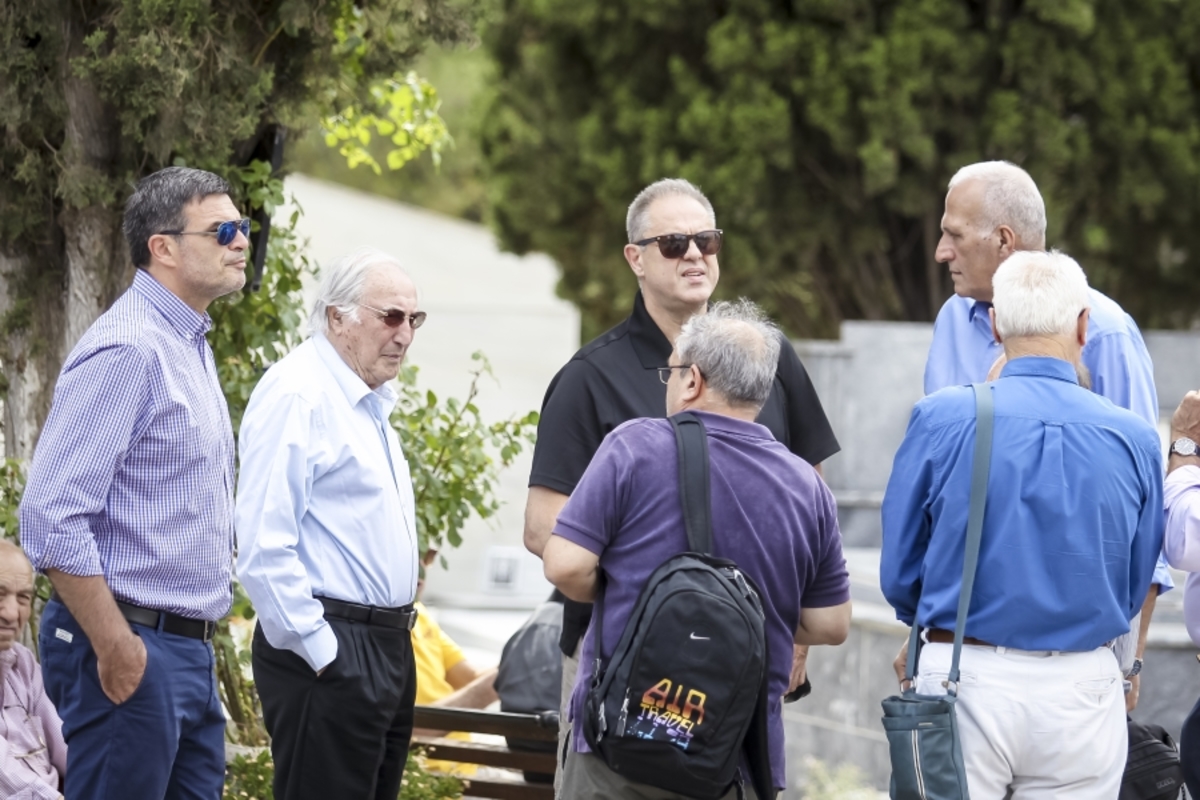 Το ελληνικό μπάσκετ είπε το τελευταίο “αντίο” στον Κώστα Πολίτη! [pics, vid]