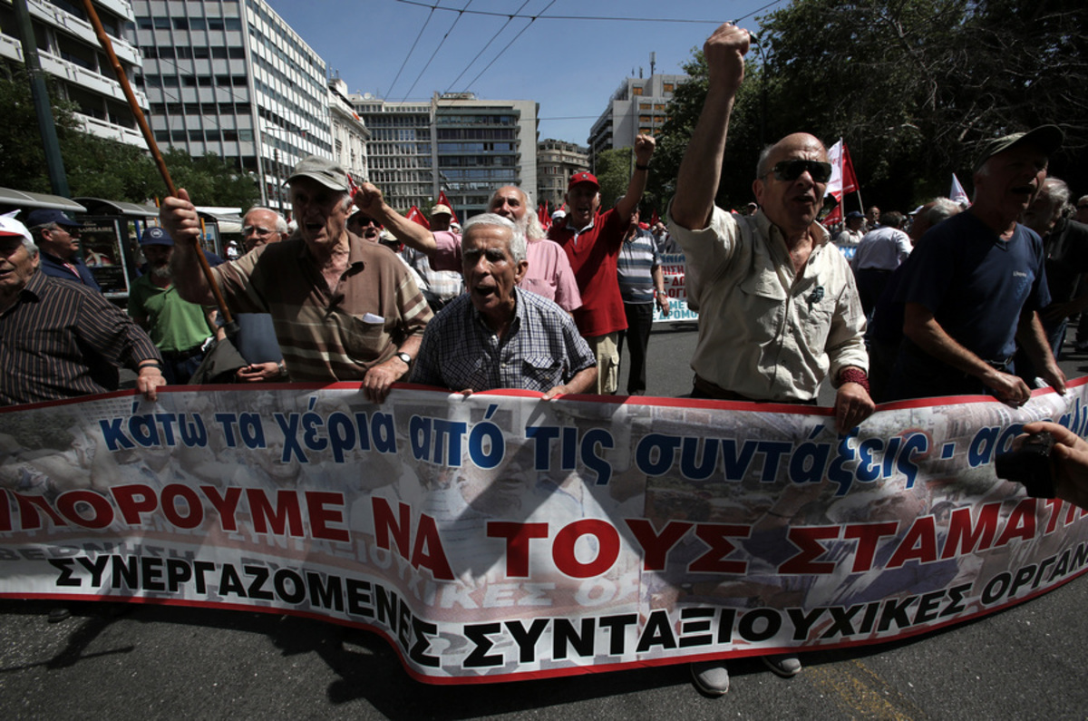 Συντάξεις: Τί αποκαλύπτουν τα έγγραφα του ΕΦΚΑ για τα αλλεπάλληλα ψαλίδια στους συνταξιούχους