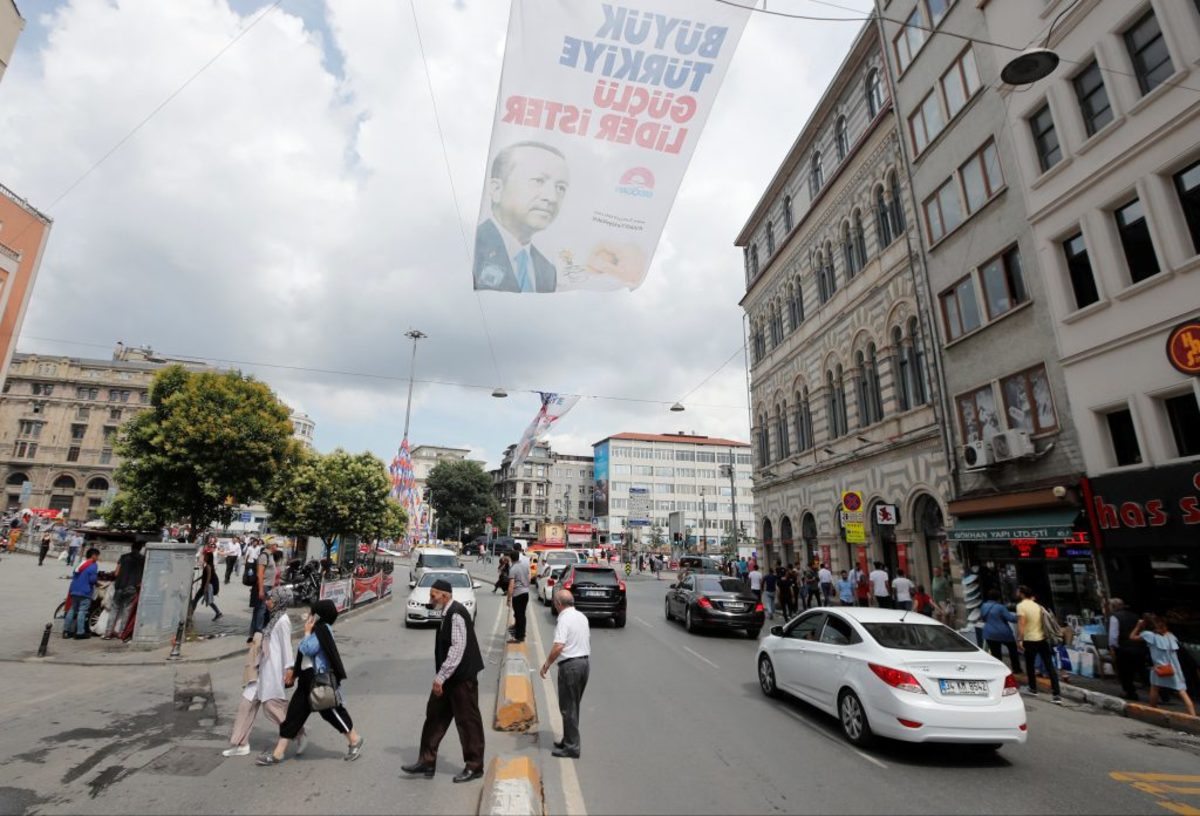Τουρκία – εκλογές:  Κλείνουν σήμερα οι κάλπες στα τουρκικά προξενεία στη Γερμανία