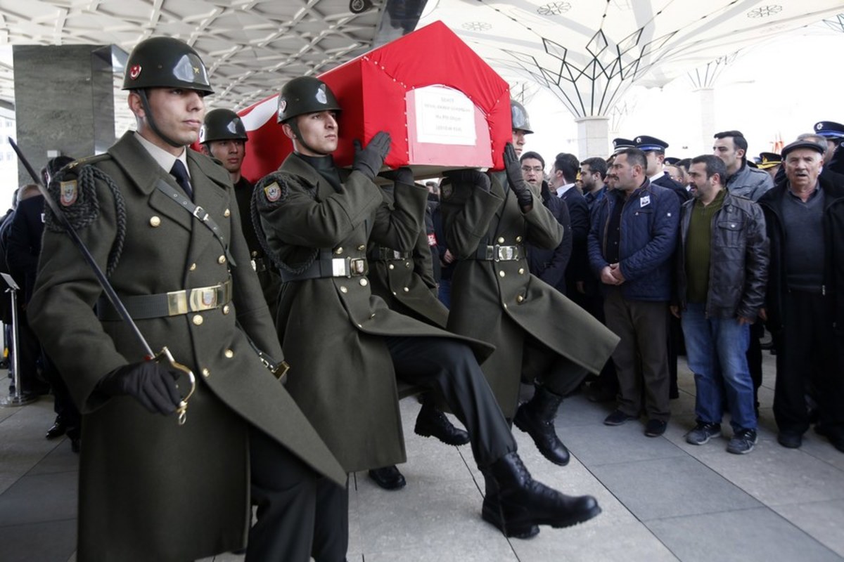 Τουρκία: Η κυβέρνηση απαγορεύει στο δεύτερο μεγαλύτερο κόμμα να εκπροσωπείται σε κηδείες στρατιωτών