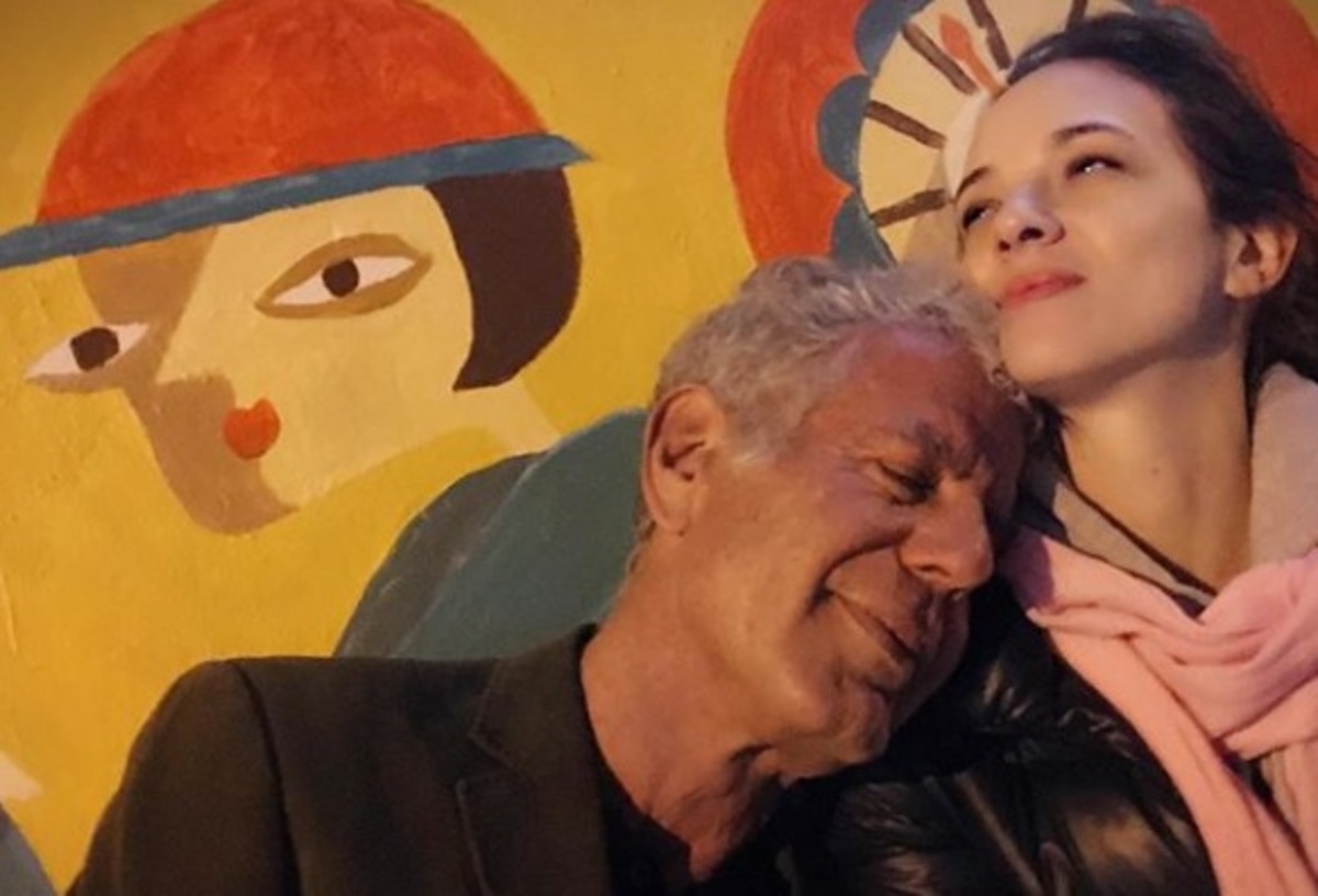 Asia Argento: Συγκινεί με το πρώτο της μήνυμα για τον θάνατο του Άντονι Μπουρντέν