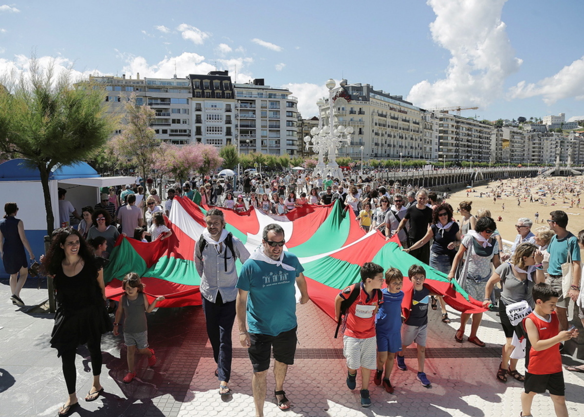 Ανθρώπινη αλυσίδα 202 χιλιομέτρων στη Χώρα των Βάσκων