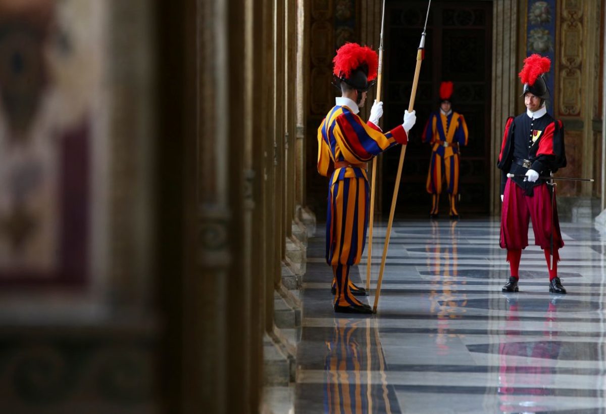 Βατικανό: Δίκη καθολικού ιερέα για παιδική πορνογραφία