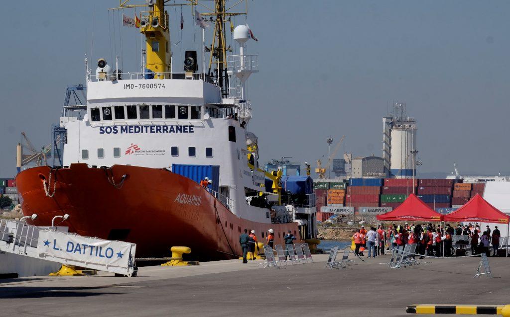 Βρέθηκε λύση – Πέντε χώρες θα δεχτούν τους μετανάστες του Aquarius