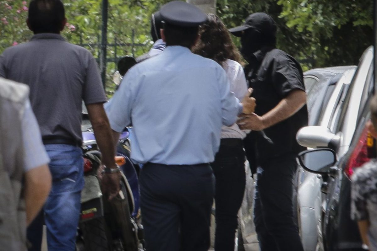 Στα δικαστήρια ο Μπαρμπαρούσης – Τον αποθέωσαν 10 άτομα