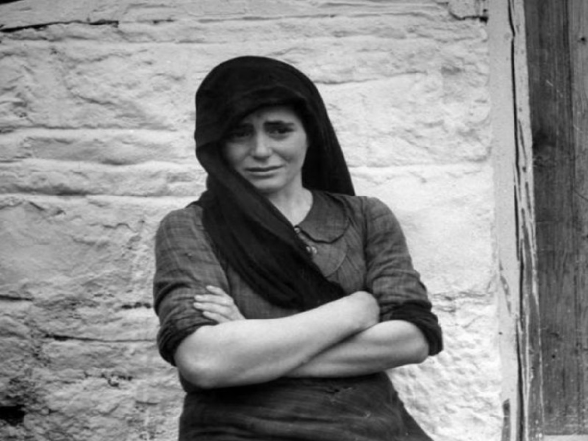 Σφαγή στο Δίστομο: H ιστορία πίσω από τη γυναίκα της φωτογραφίας