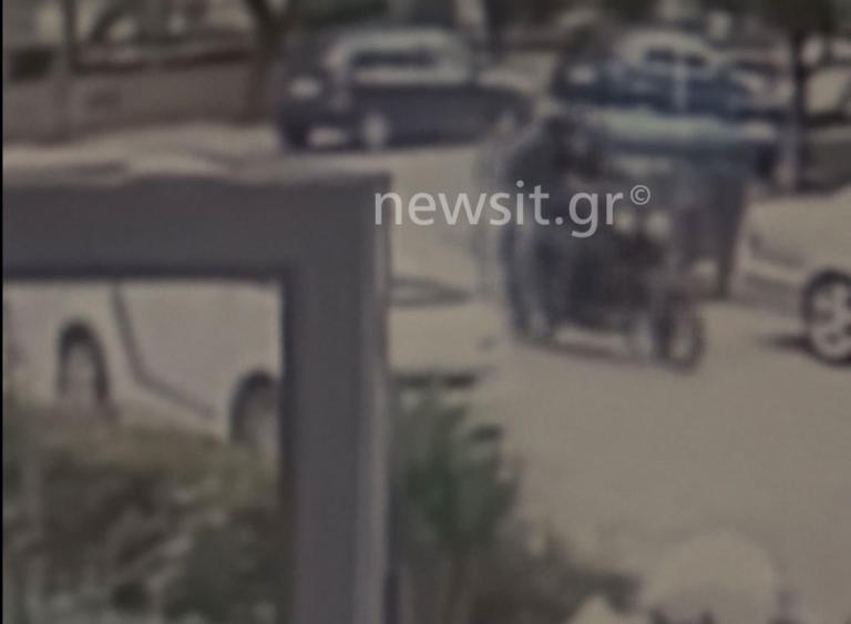Παλαιό Φάληρο: Στα "χέρια" της ΕΛΑΣ βίντεο με τον 2ο δολοφόνο του 45χρονου νονού της νύχτας - Τον "τσάκωσε" η κάμερα την στιγμή που έφευγε από το σημείο